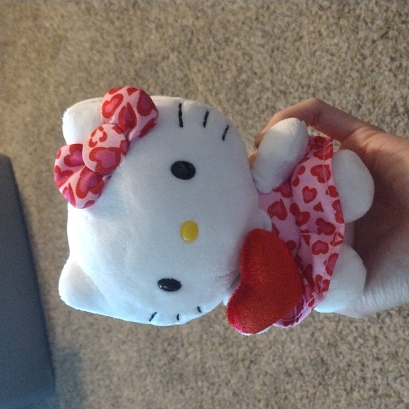 Hello kitty plushie - Picture 2 of 4